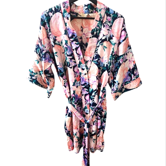 Victoria's Secret Other - Vintage Victoria's Secret 100% Silk Floral Clam Shell Pink Blue Green Robe OS